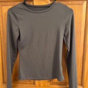 BUNDLE 3 IN 1!! Size small - stretchable - long sleeve t-shirts!